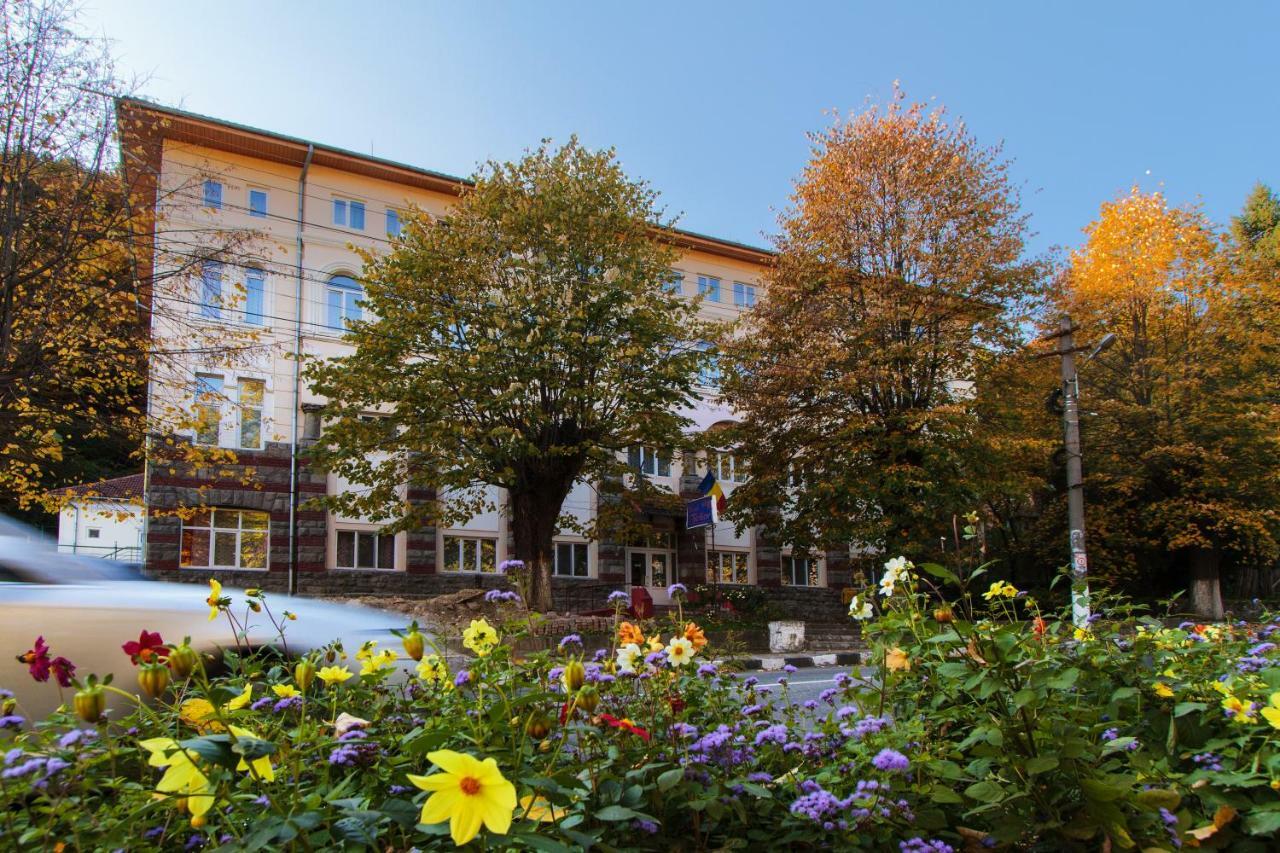 Hotel Teilor Caciulata Exteriér fotografie